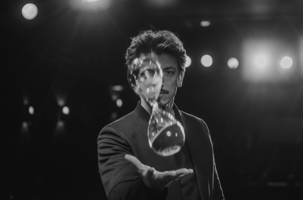 Weinachtsfeier buchen schwebende Sanduhr