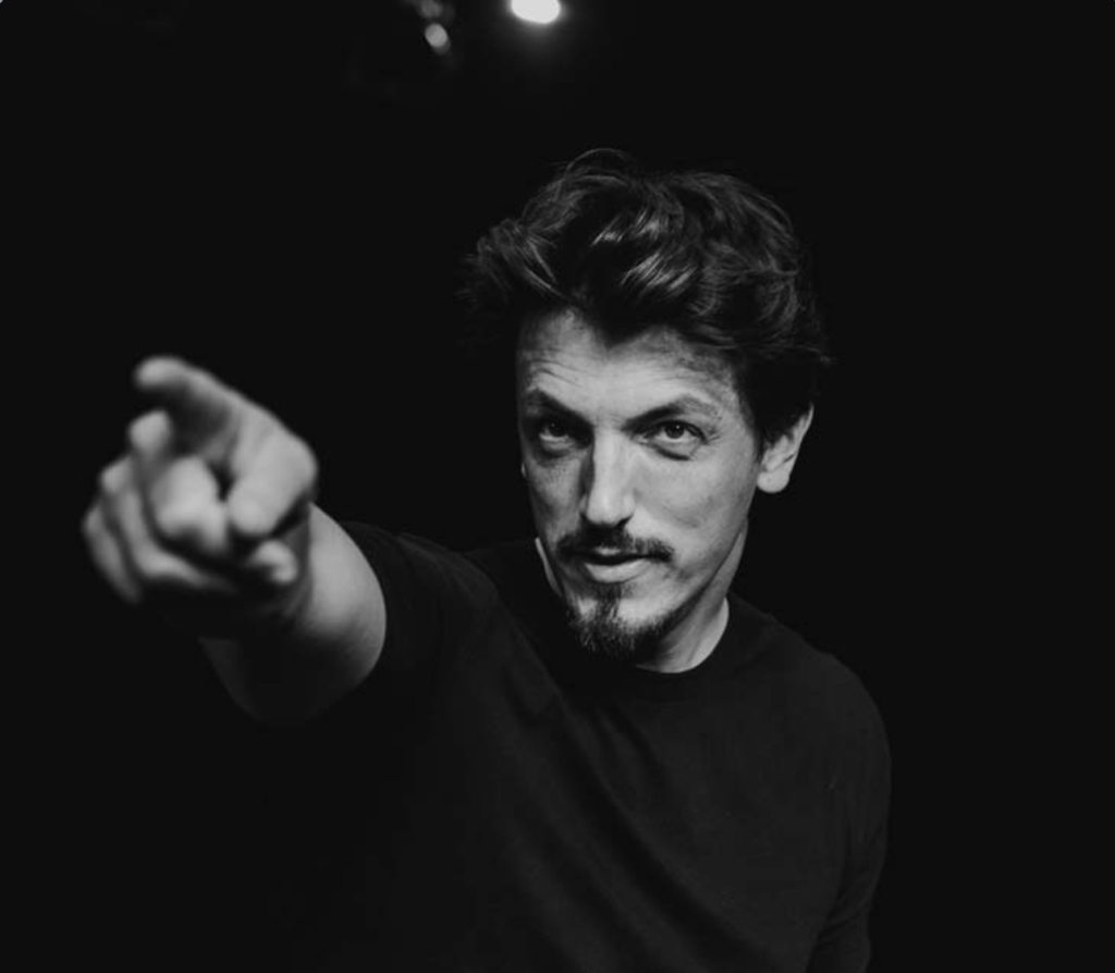 Mentalmagie, Mirko zeigt auf Sie