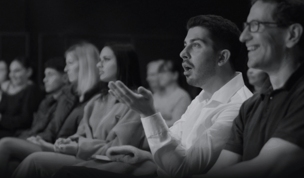 Mitarbeiter staunen Messezauberer