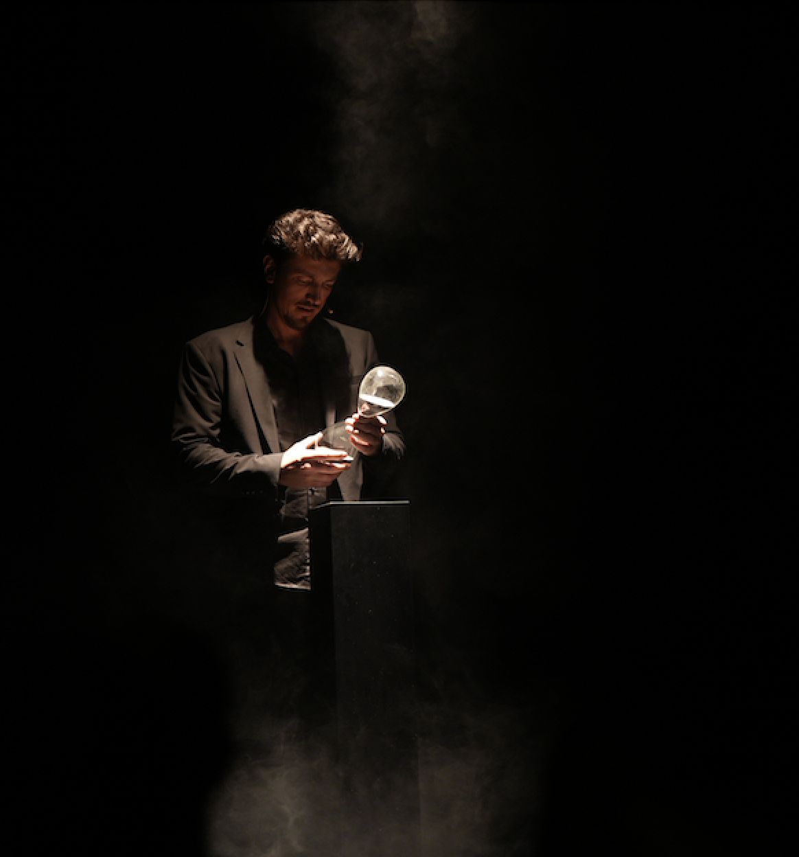 Zauberer Thüringen Mirko Matira auf Bühne